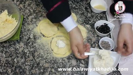 حريشات صغارمعمرين بالجبن والزيتون