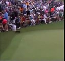 Le golfeur Tony Finau se tord la cheville en célébrant son point