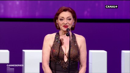 La maman de Kyan Khojandi remet le prix du meilleur scénario- CANNESERIES 2018