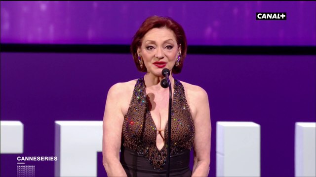 La maman de Kyan Khojandi remet le prix du meilleur scénario- CANNESERIES 2018