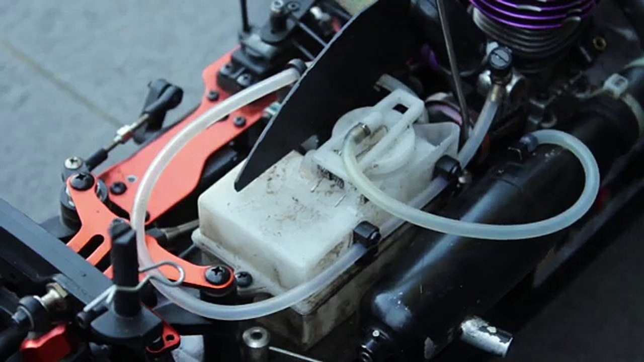 How to start up a nitro rc car using a start up box