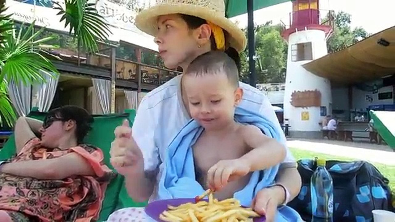 VLOG: День рождения с Лизой и Жориком / В бассейне / Шашлыки и торт со свечками