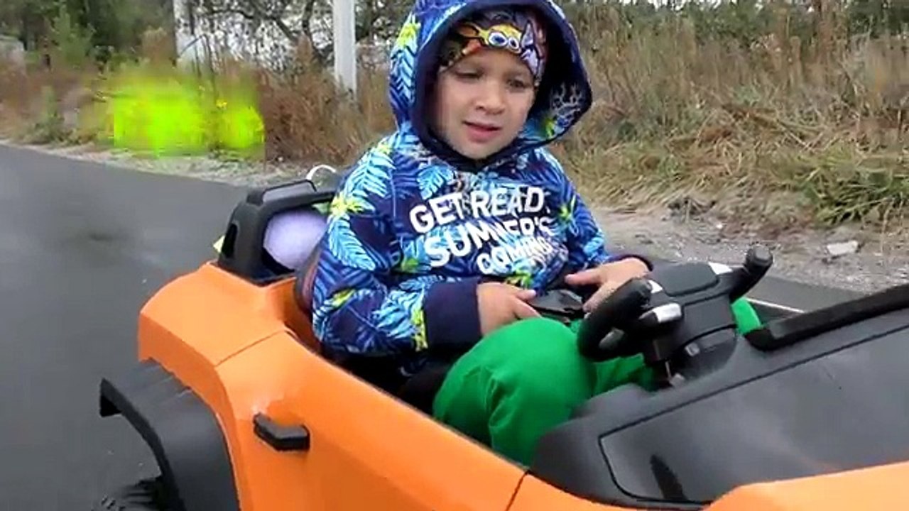 Рома ловит покемонов на машине ПОКЕБОЛ Игры Покемон Pokemon go game