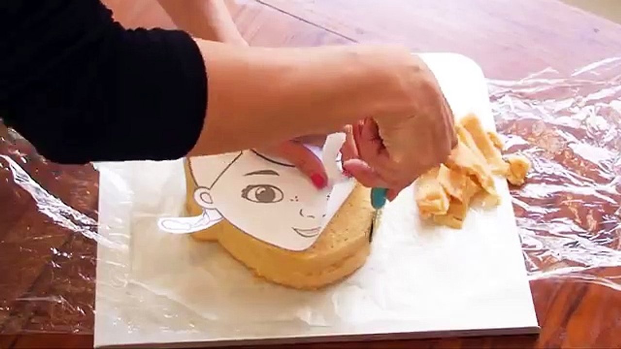 How to make a Doc McStuffins Cake!