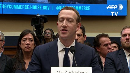 Mark Zuckerberg defiende el modelo económico de Facebook
