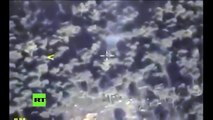 Aviones rusos bombardean los vehículos militares del Estado Islámico en Siria