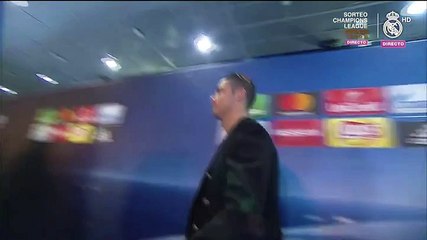 Abrazo de Cristiano a Buffon tras el partido