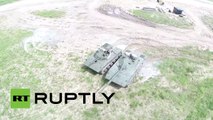 Video: un dron capta nuevos vehículos de combate de Rusia en plena acción