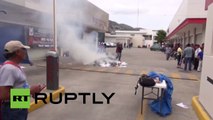 México: Manifestantes docentes toman oficinas electorales y queman boletas
