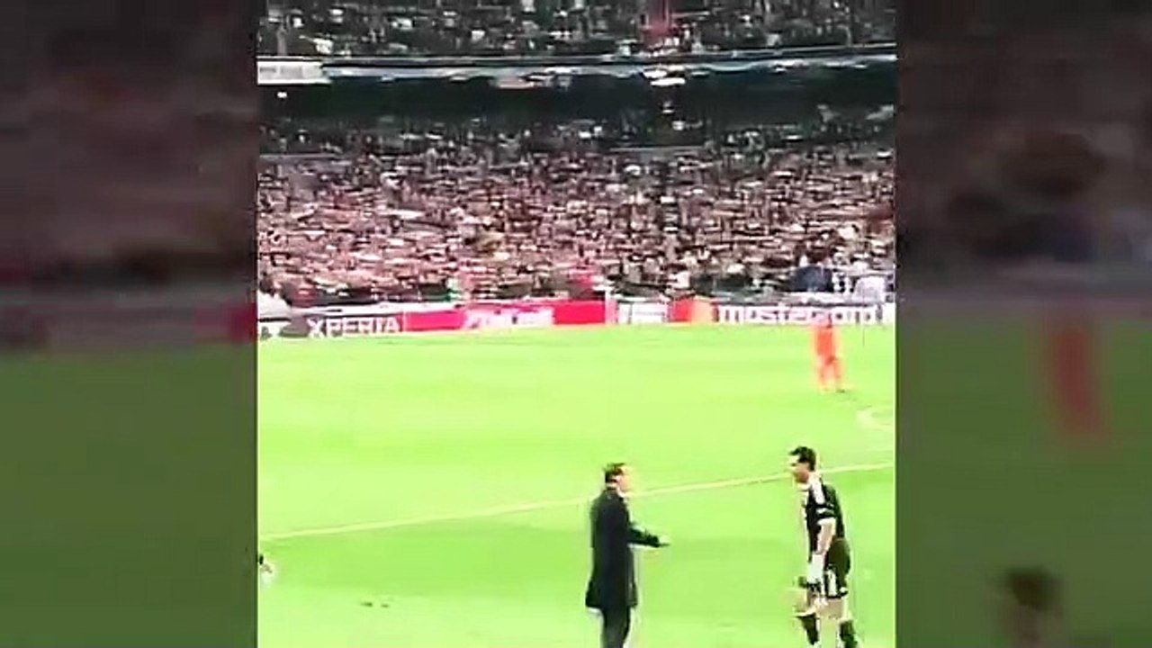 Real-Juve : Les supporters de Real Madrid applaudissent BUFFON  (carton rouge)