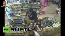 Ladrón asalta una farmacia con una lata de Coca Cola en Italia