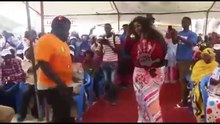 ( Video ) - Ngoné Ndiaye offre un Leumbeul à Grand Yoff devant des "Kiliffeu"