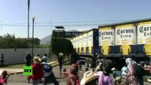 México: Padres y compañeros de los 43 desaparecidos atacan una base militar en Iguala