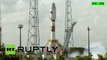 Lanzamiento del cohete portador Soyuz con cuatro satélites de comunicación