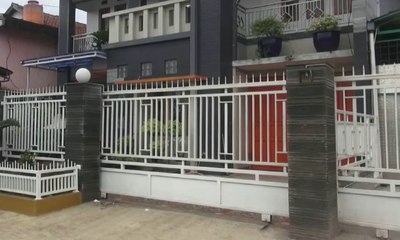 Polisi Geledah Rumah Mewah Milik Penjual Miras Oplosan