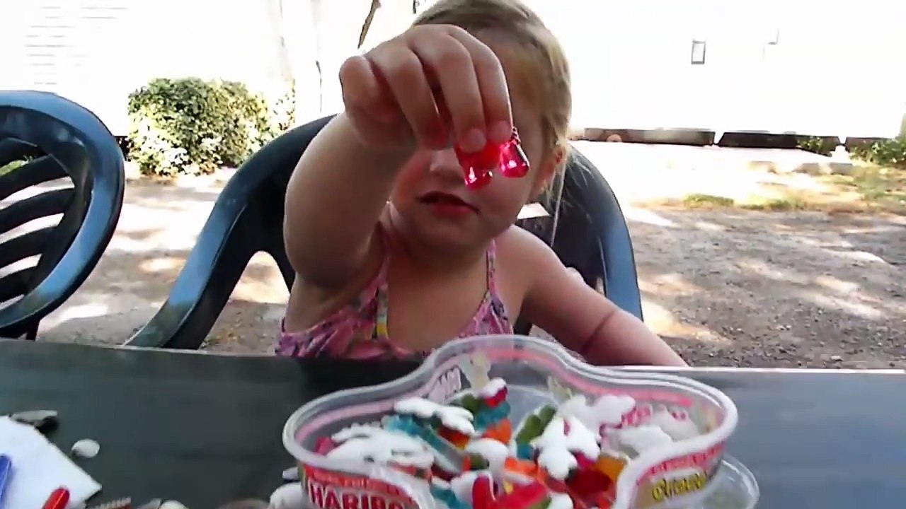 [VLOG] Vacances à la mer 2017 Jour 4 - Coquillages, piscine, shopping et Bonbons ! Holidays !