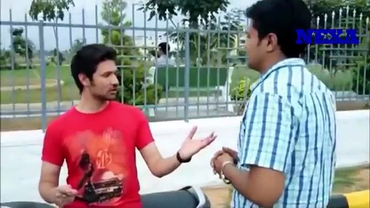 اس لڑکے نے یونیورسٹی کے باہر لڑکی کو پیچھے سے دبوچ کر کیسے گندی حرکت کر دہلی شرمناک ویڈیو دیکھیں