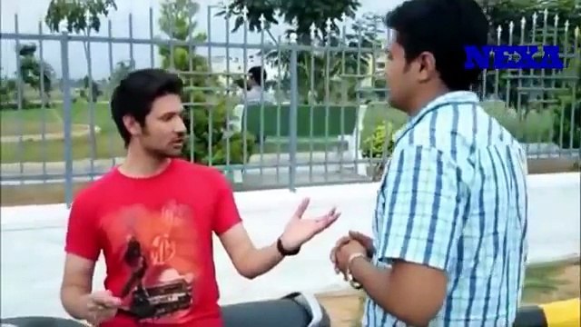 اس لڑکے نے یونیورسٹی کے باہر لڑکی کو پیچھے سے دبوچ کر کیسے گندی حرکت کر دہلی شرمناک ویڈیو دیکھیں