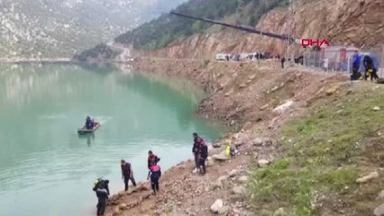 Adana-Baba ve Oğulun Cenazeleri 30 Metreden Çıkarılmaya Çalışılıyor