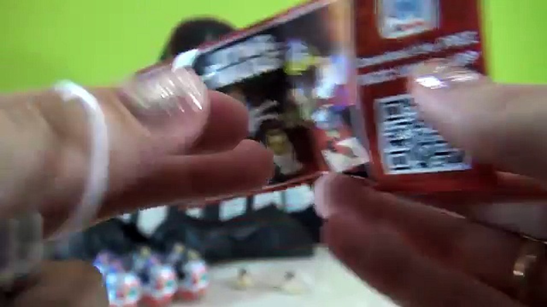⁣Дарт Вейдер с Вероникой открывают Киндер Сюрприз Звёздные Войны | Kinder Surprise Star Wars