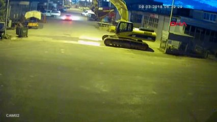 Adana-Polis Baskınında Yatağın Altından Çıktı