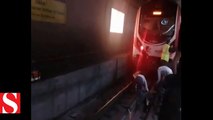 Marmaray�da raylara düşen kadını kurtarma çalışmaları kamerada