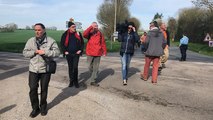 Les opposants à Macron passent à travers champs