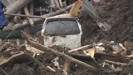 마른하늘에 '산사태'...붕괴 원인은 '수수께끼' / YTN