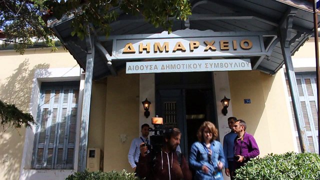 Δημήτρης Αβραμόπουλος και Δημήτρης Βίτσας σε διαμερίσματα προσφύγων στη Λιβαδειά