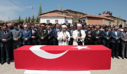 Şehit Uzman Çavuş Semih Şahin memleketi Kırşehir'de toprağa verildi