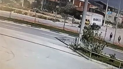 Motosiklet kazası kameraya yansıdı
