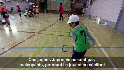 Japon: des écoliers jouent au cécifoot pour les Paralympiques