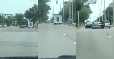 Motociclista entra em luta com carro e a cena termina da pior forma