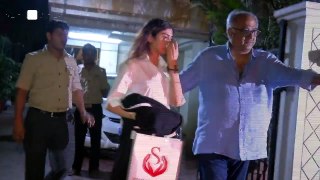 Janhvi Kapoor Hides Her Face While Visiting Brother Arjun Kapoor's House