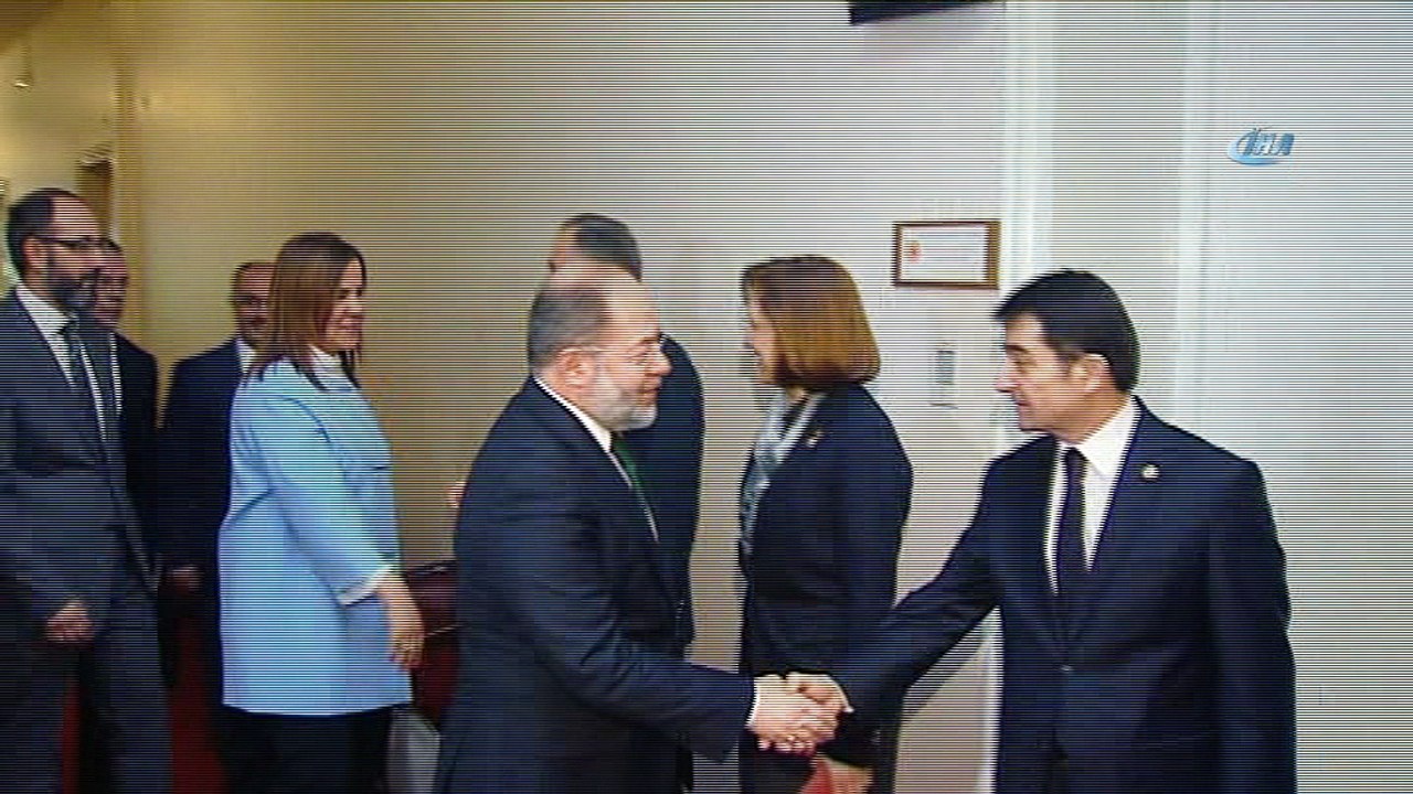 - Başbakan Yardımcısı Recep Akdağ, MHP ve CHP'yi ziyaret etti