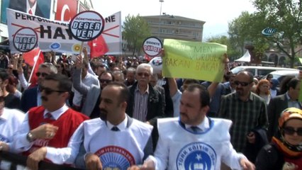 Öğretmenler silahla yaralanan meslektaşları için yürüdü