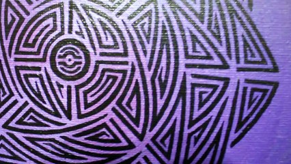 Aperçu de la peinture : Violet tribal.