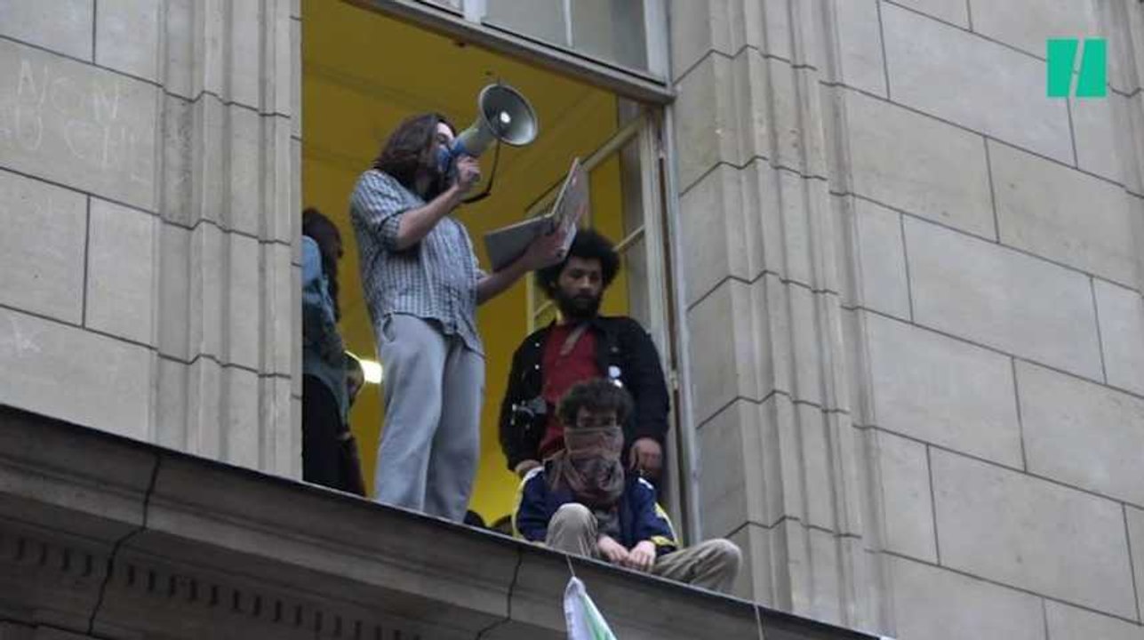 La Sorbonne: Empêchés de tenir leur AG, les étudiants décident en direct d'occuper l'établissement