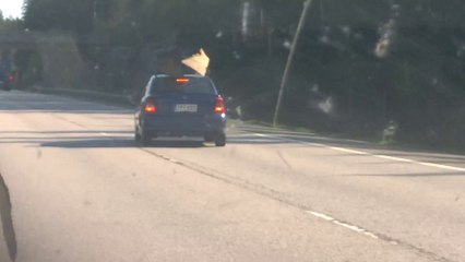 Toujours vérifier son chargement quand on est sur l'autoroute... FAIL