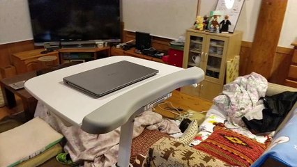 運動しながらパソコンで文字を打つだけの動画「カチカチカチカチ・・・・」【FLEXISPOT デスクバイク V9】