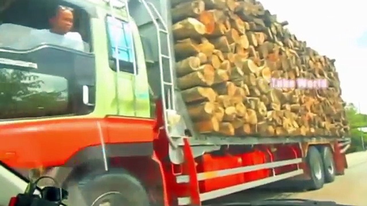 Extreme Motorbike Carrying Heavy Loads on Difficult Roads