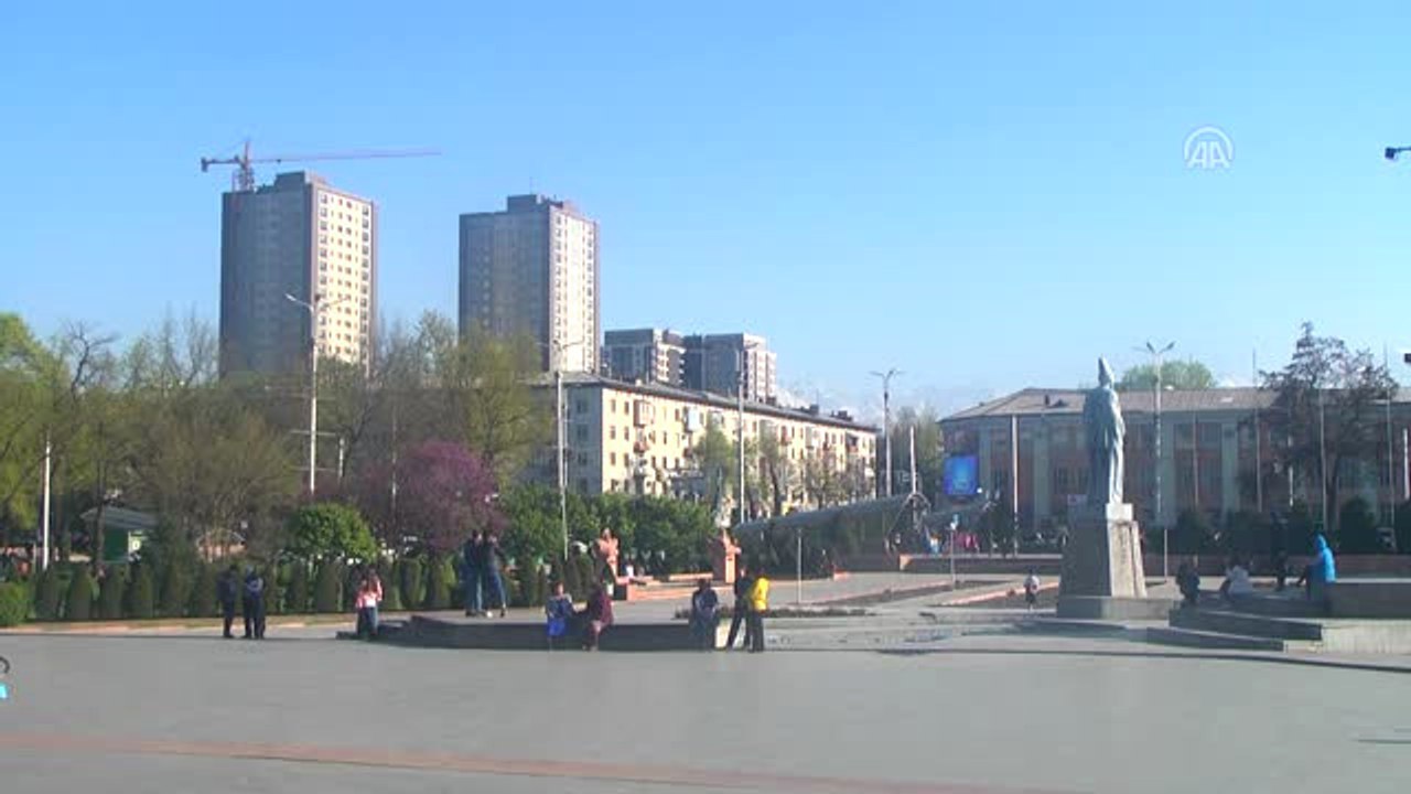 Kırgız-Türk Anadolu Kız Meslek Lisesi "Türk Dünyası Defilesi"