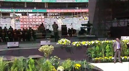 Mzwakhe Mbuli pays a moving tribute to Mama Winnie