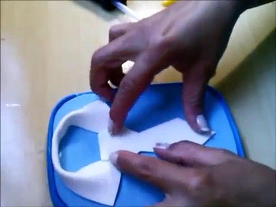 Lembrancinha para o dia dos pais feito com EVA e reciclagem de pote de sorvete