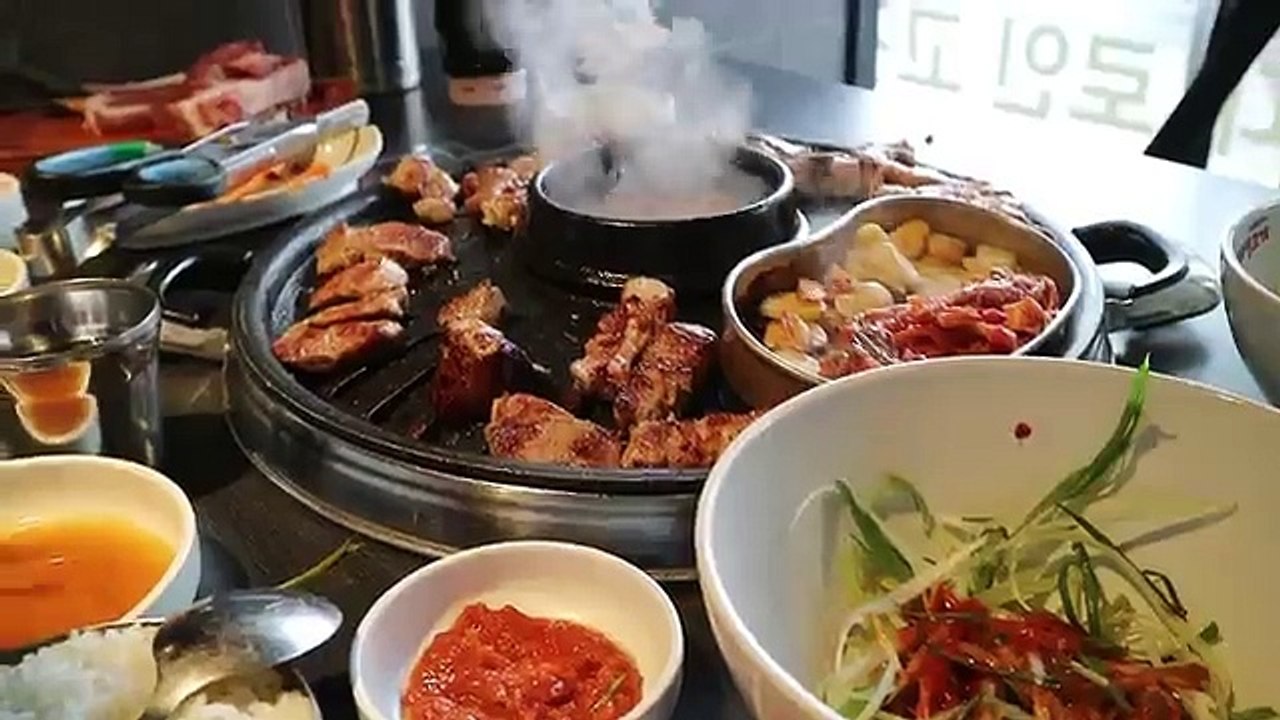호주사라가 고급스러운 삼겹살을 무한리필!! (Feat. 마이코리안허스번) | 망원 먹방