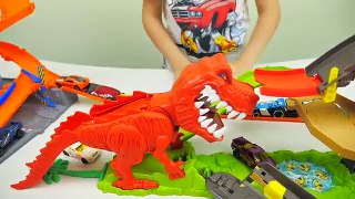 ХОТ ВИЛС АТАКА ДИНОЗАВРА - Даник и машинки Hot Wheels Dinosaur T-REX - Cars for Kids