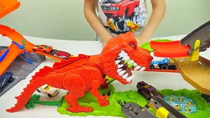 ХОТ ВИЛС АТАКА ДИНОЗАВРА - Даник и машинки Hot Wheels Dinosaur T-REX - Cars for Kids
