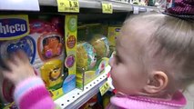 VLOG ALISA Разбиваем копилку и покупаем Игрушки для Алисы!! plitting a piggy bank and buy toys !!