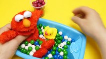 ELMO Rainbow Learning - Learn Colors & Counting Baby Doll Bath Time Playing with Gumballs