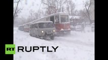 Gran nevada se traga coches, calles y edificios en Rusia